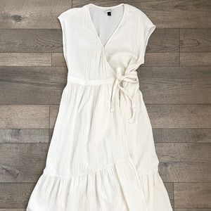 Universal Threads Wrap Dress
